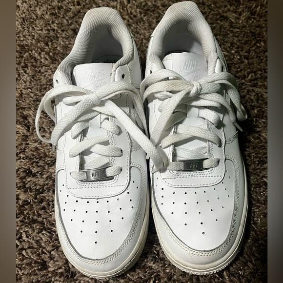 White Nike Air Force 1’s - Picture 4 of 4